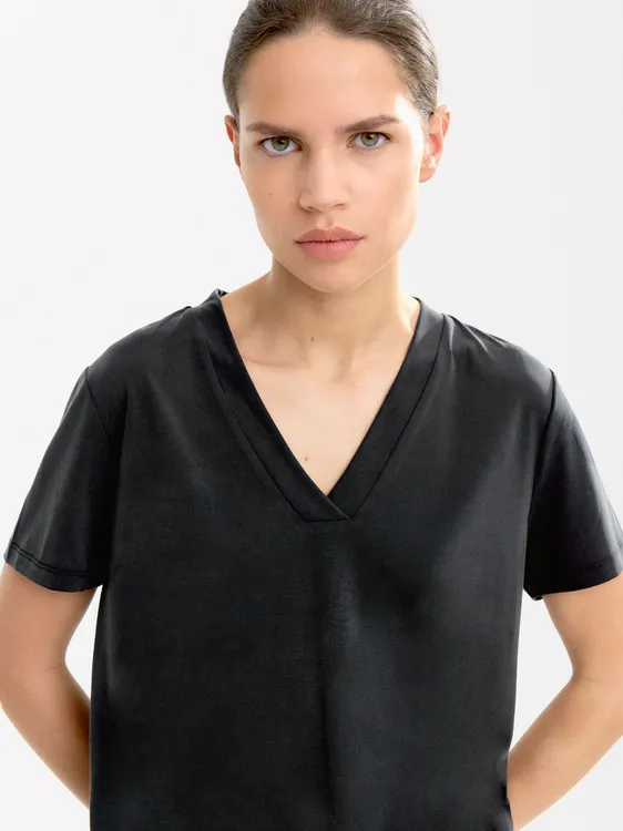 V-Neck Basic T-Shirt 231901 — image 1