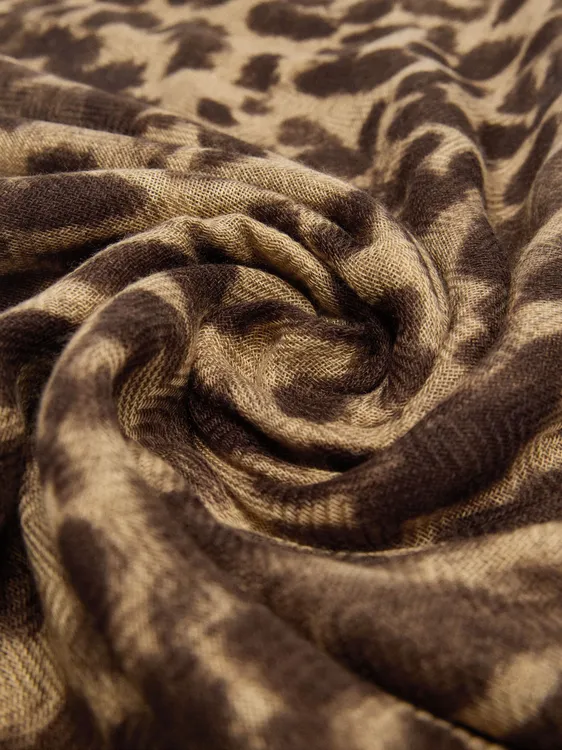 Scarf With Animal Printed 240414 — image 1