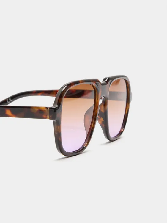 Round Sunglasses 241153 — image 1