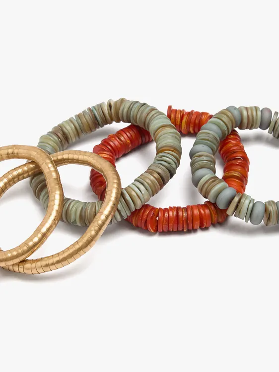 Set Of Elastic Bracelets With Shell Beads 249930 — image 2
